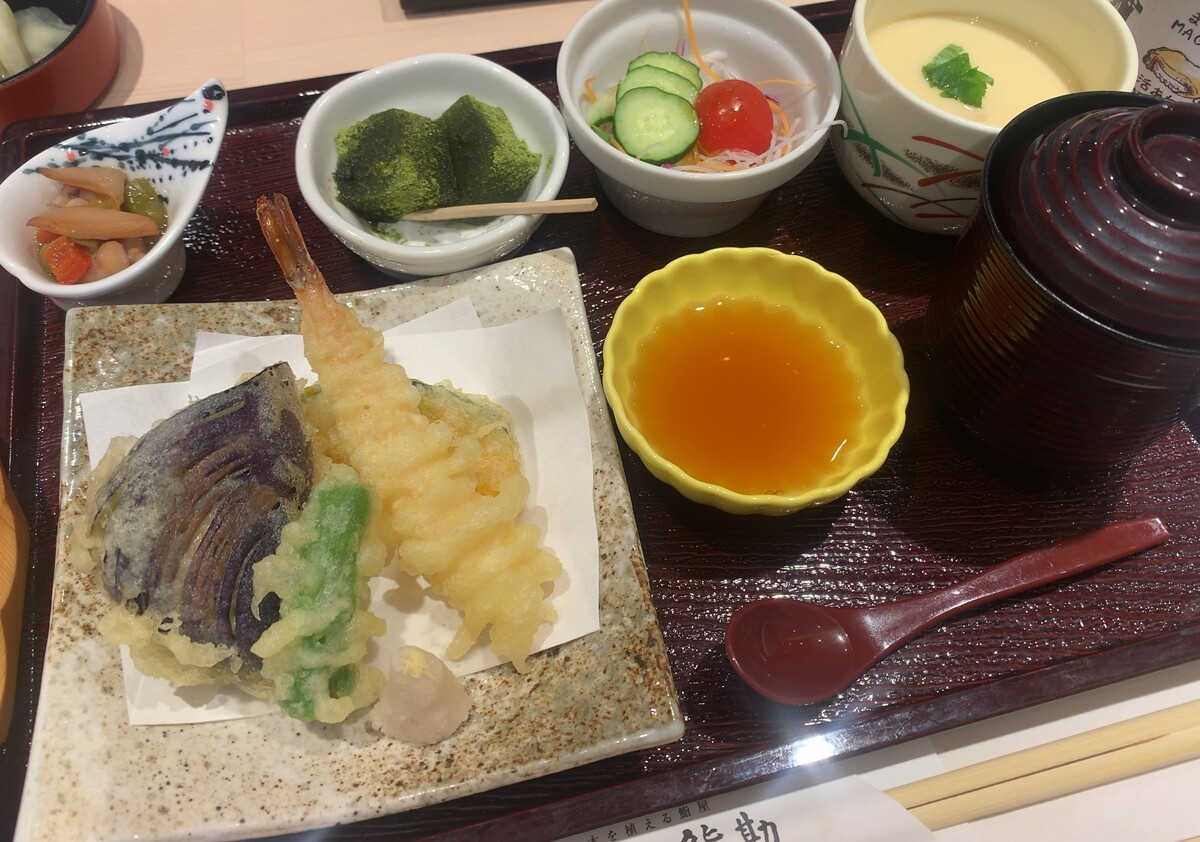 ゆとろぎ宇都宮平松本町店木を植える鮨屋 うまい鮨勘