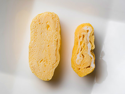 たった1個の卵でふわふわの“分厚い卵焼き”を作る裏ワザとは？「そうすればいいのか！」「お弁当に使える！」クラシル