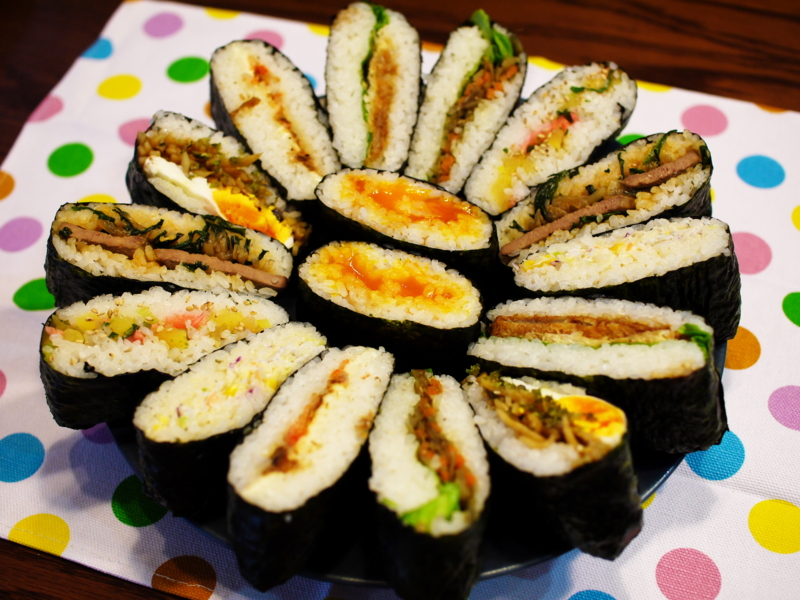 忙しい朝にも大助かり！ 握らない『おにぎらず』の簡単な作り方が、こちら – GLUGLU グルグルby grape