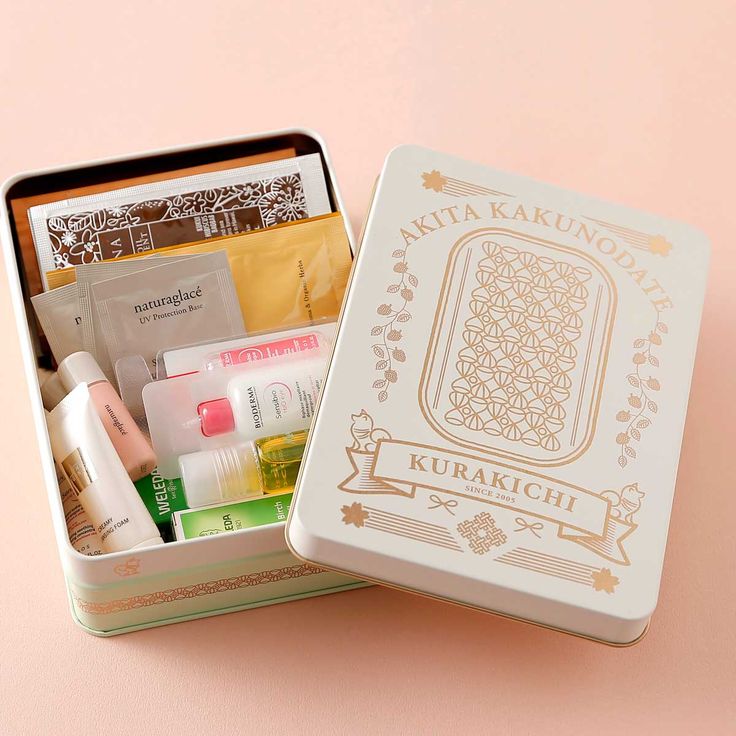 お菓子の空き箱リメイク、ゴールデンウィークの序盤はコツコツ工作を楽しんでいます🎶,可愛い形の木箱、紙箱、空き缶等は捨てずにイメージが湧くとつい自己流にあれこれ工夫したくなります～⤴️😊,今回はオリジナルカレンダーからの絵を切り抜きwire等も使い収納ボックスに。, 毎年カレンダーをご購入の方には見覚えのある絵柄だと思いまーす。笑,インテリアとしてちょこんと出しっぱなしでも可愛い❤️,