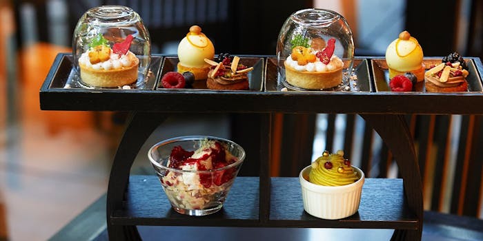 さりげないシックさが際立つ大人のクリスマス! アマン東京オリジナルのクリスマススイーツGOURMETFASHION HEADLINE