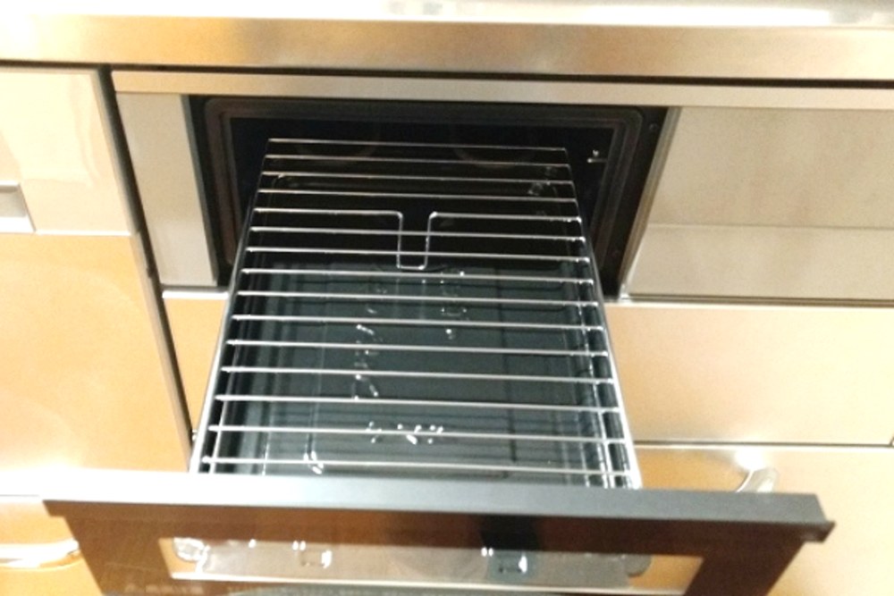 ゴシゴシ不要 魚焼きグリルにこびりついたコゲと油汚れをラクして落とす掃除術