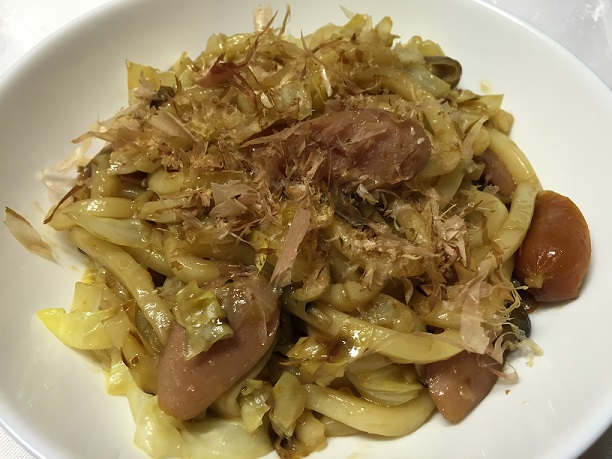 パクチーのアワビオイスターソース和え これは、案外イケるかも😋 レンチンしたパクチーをアワビオイスターソースで和えるだけ。パクチーレシピアワビオイスターソースコストコ