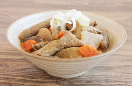 30分で完成！ 簡単「もつ煮込み」の作り方 家飲みおつまみレシピ