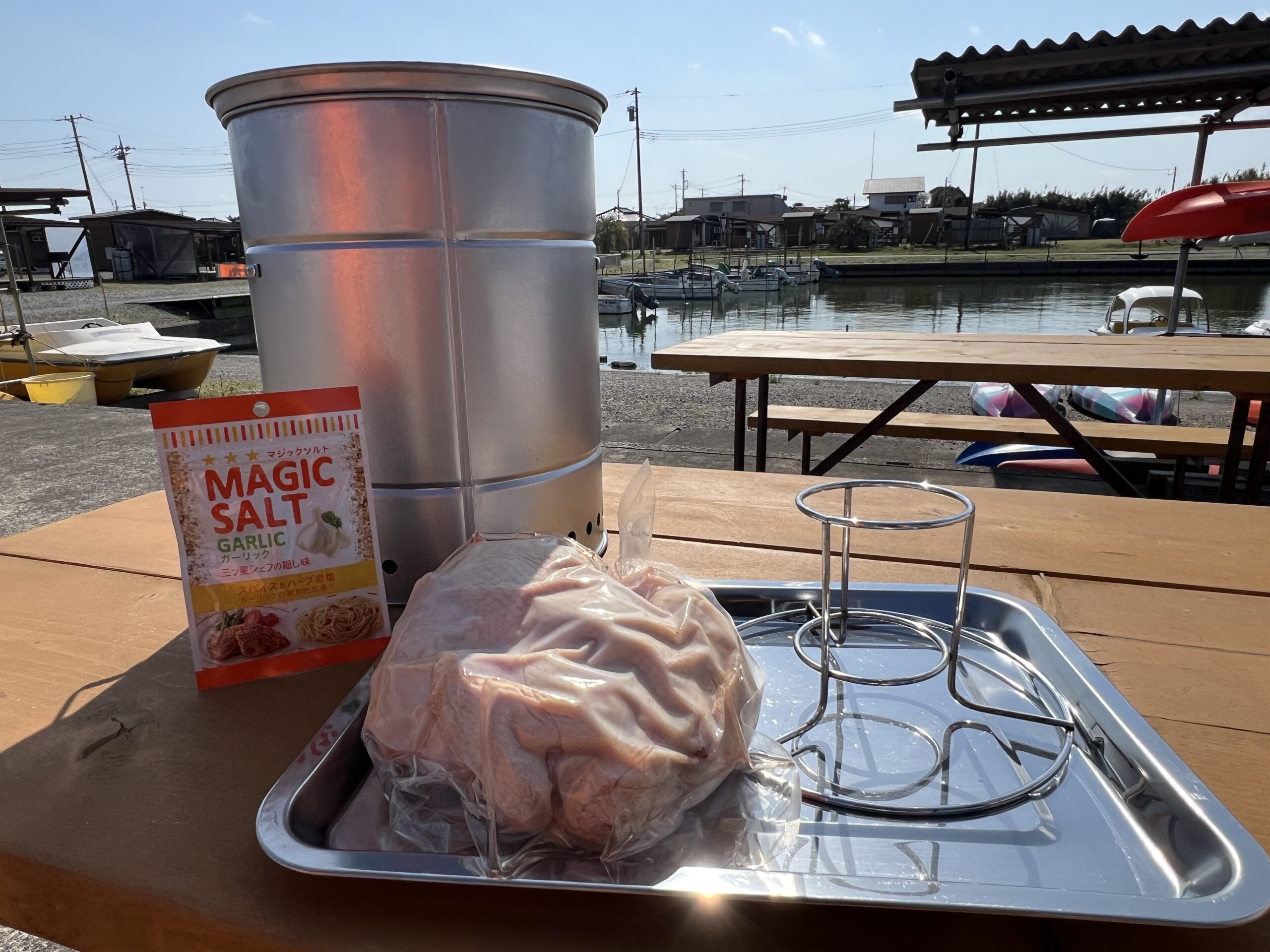 キャンプで作りたい!「ビア缶チキン」の簡単レシピ徹底解説 必要な道具と作り方- Campifyマガジン