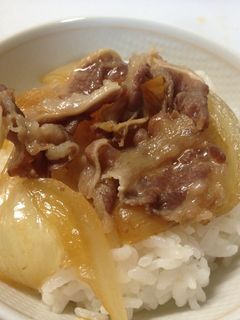 丼ものでNo.1人気！牛丼レシピ 作り方：白ごはん.com