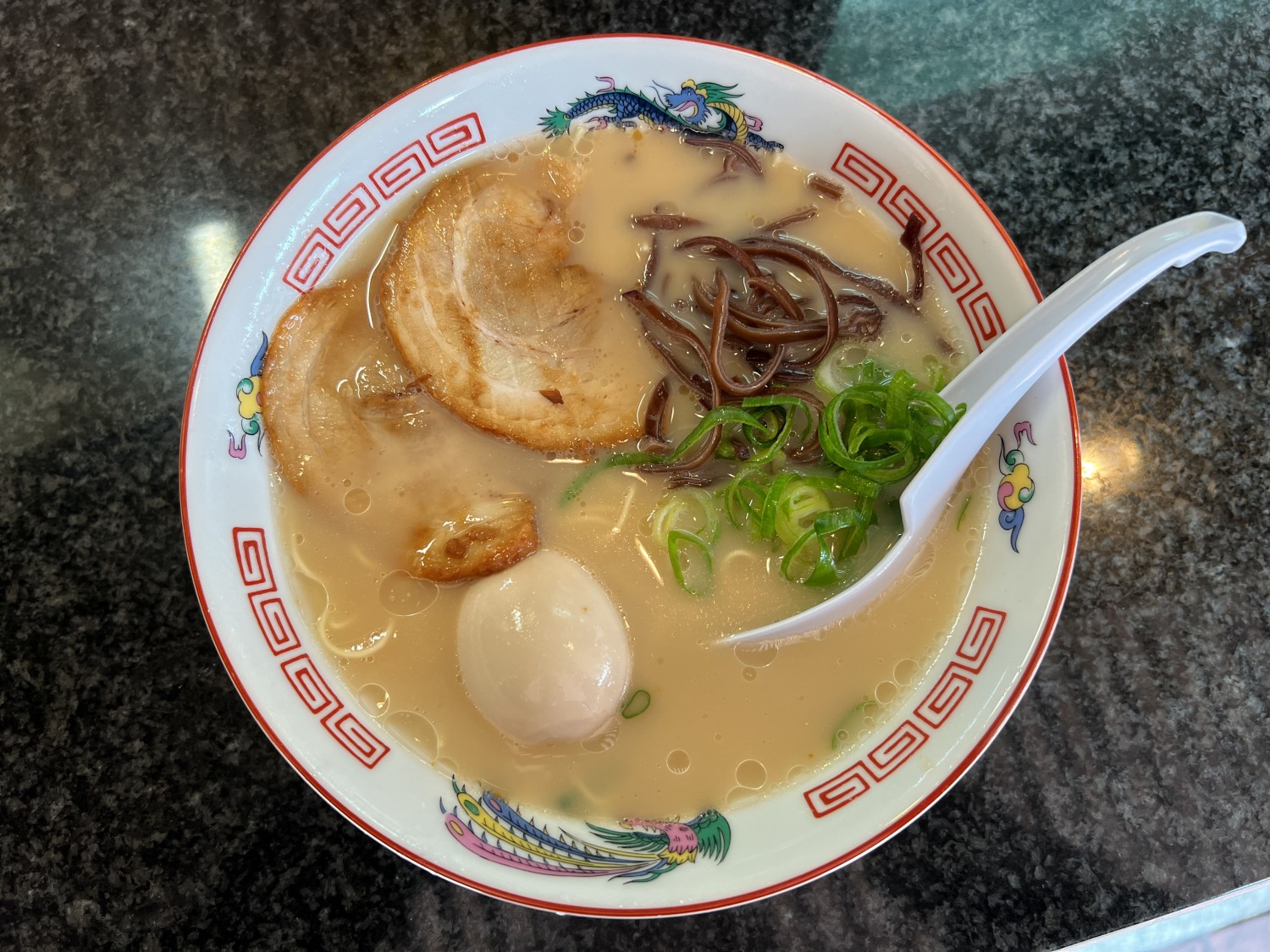 博多駅のおすすめ「とんこつラーメン」9選 │ JR博多シティ アミュプラザ博多