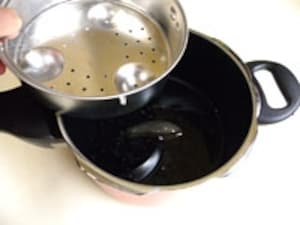 Amazon.co.jp:山善電気圧力鍋 圧力鍋 4L ハイパワー 1200W 低温調理可能 卓上鍋 予約機能付き 自動メニュー8種レシピブック付き ブラック YPCC-M400 B: ホーム＆キッチン