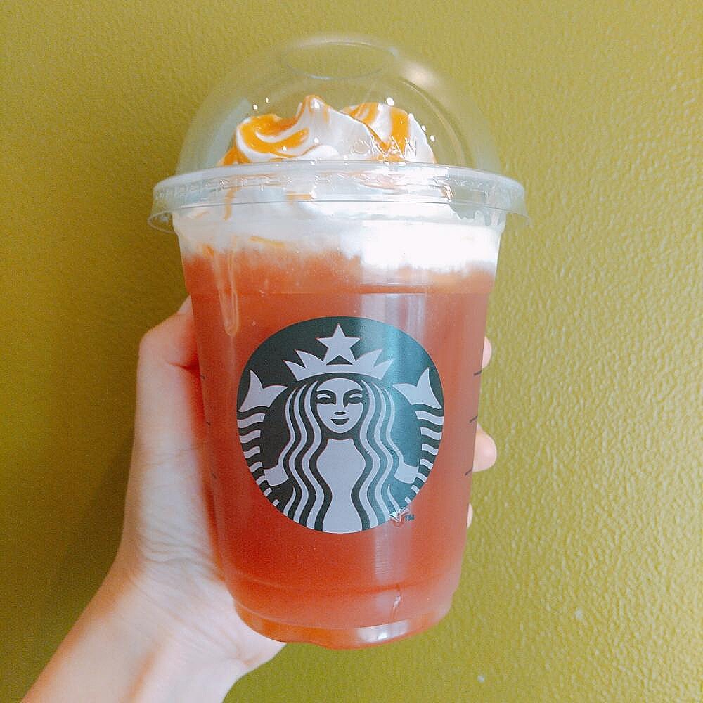 スタバでアールグレイティーラテにシナモンアップル果肉追加♪バターミルクビスケットと共に meet your TEA LATTE-旅するエスプレッソ