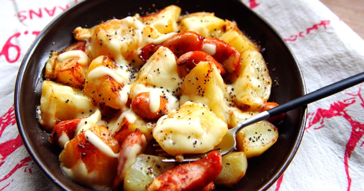 レンジで簡単！ウインナーとチーズのロール白菜の作り方簡単レシピウインナーとチーズを白菜で巻きました。最高に美味しいです