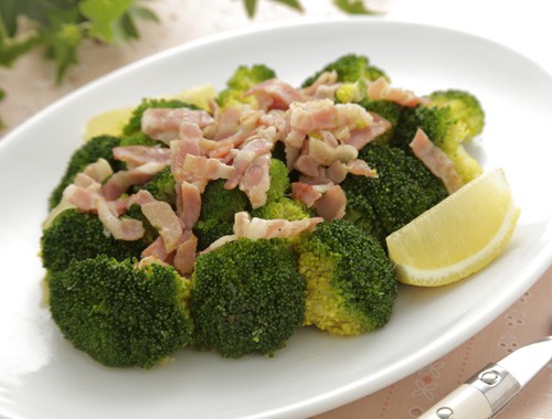 副菜 和えるだけで簡単お洒落デリ風！ブロッコリーとレタスのカリカリベーコンサラダ家庭料理レシピ・元ドイツ駐在妻〜家庭料理をもっと楽しく、食卓を明るく！〜料理研究家アンナ アンナのキッチン