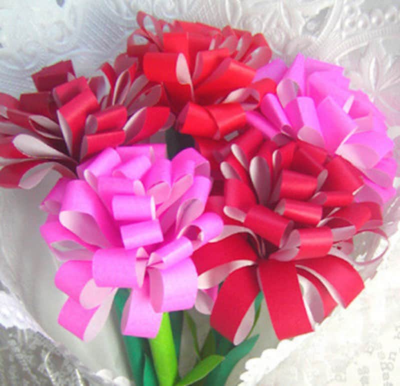 お花紙で手作りカーネーション。母の日のカードにアレンジも