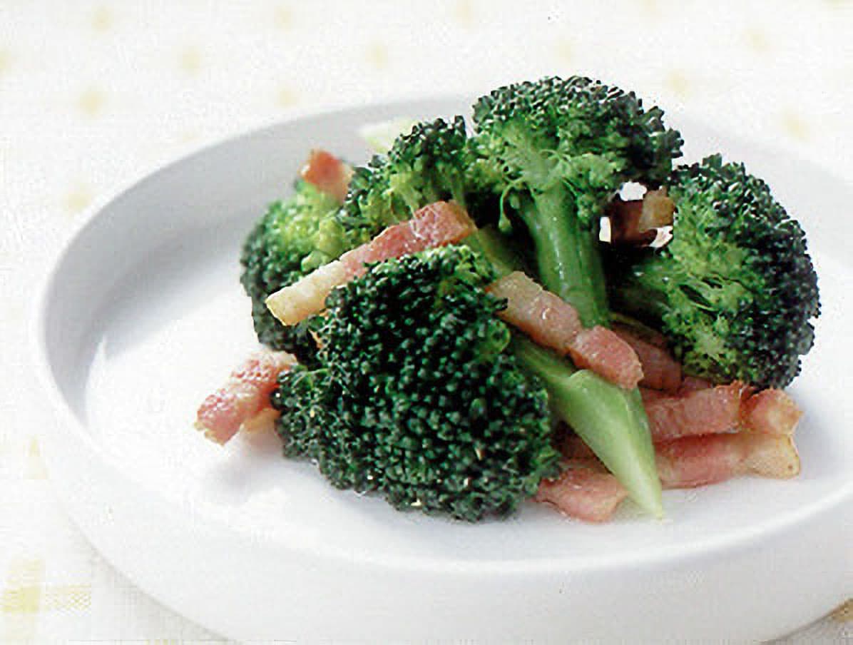 レタスと卵のサラダ ベーコンナッツソース