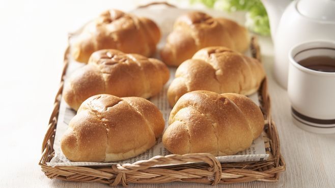 コンビニ 温め食べ推奨!セブンプレミアムゴールド フランス産発酵バター使用 金のバターロールモバイル業界で働く平社員のブログ