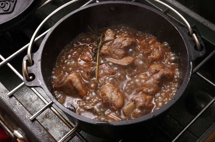 寒い時期のキャンプには煮込み料理が至極。キャンプ初心者向け総合情報ブログ Hyper Camp Creators