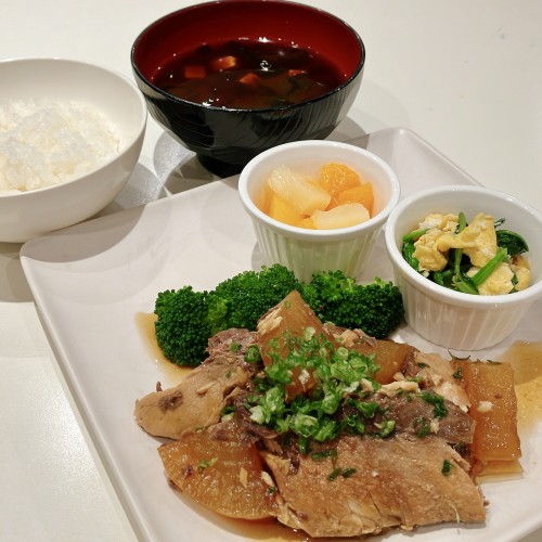 ヘルシーぶり大根の献立 副菜:エリンギのホタテ風ソテー、汁物:「具たっぷり味噌汁」なす 減塩 献立・メニュー 味の素パーク たべる楽しさを、もっと