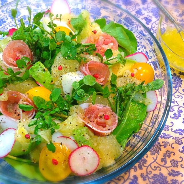 ブッラータとルッコラの生ハムサラダ