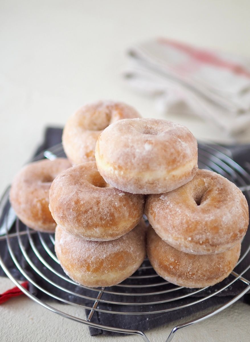 ふわふわ食感でやさしいお味 「イーストドーナツ」の作り方とアレンジ - macaroni