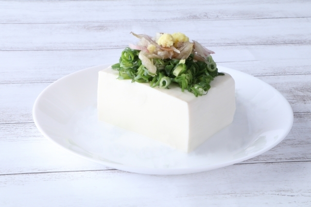 ハヤシライスでドリア風🫕✨ 中はご飯の代わりに 炒って水分を飛ばした豆腐入り🍳ハヤシライス 豆腐 チーズ ドリア 卵 アレンジ アレンジレシピダイエット ダイエットレシピ お昼ごはん おひるごはん ランチ おうちカフェ おうちごはん おうち時間 ひとり暮らし 自炊