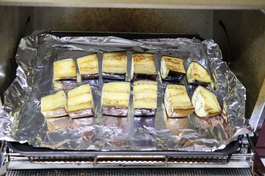 なすのオリーブオイル焼き トースターで！とろとろに仕上がる♪味付けは塩と黒こしょうのみmacaroni マカロニ- YouTube