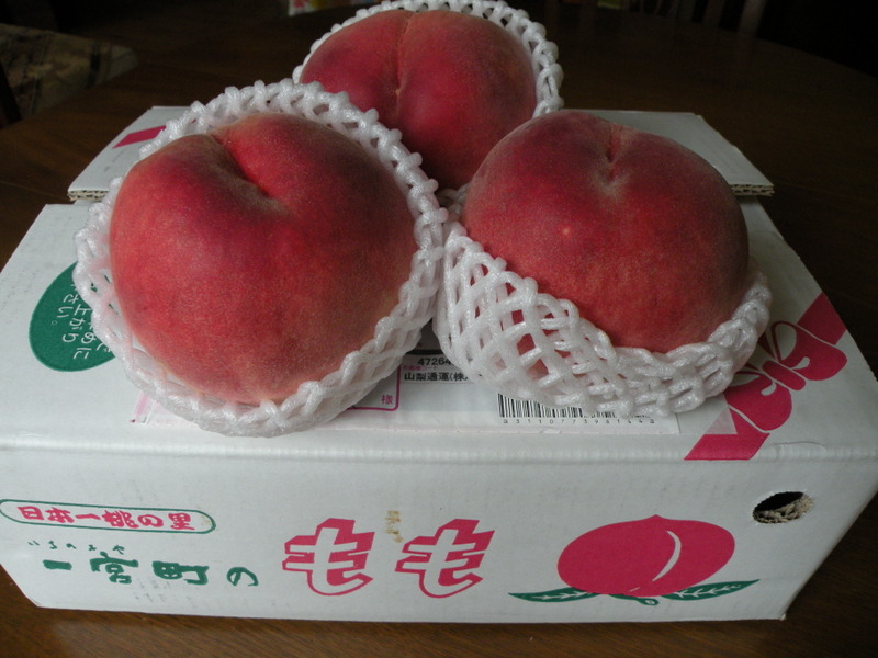 桃 果物 ダンボール箱 フルーツの写真素材 - PIXTA