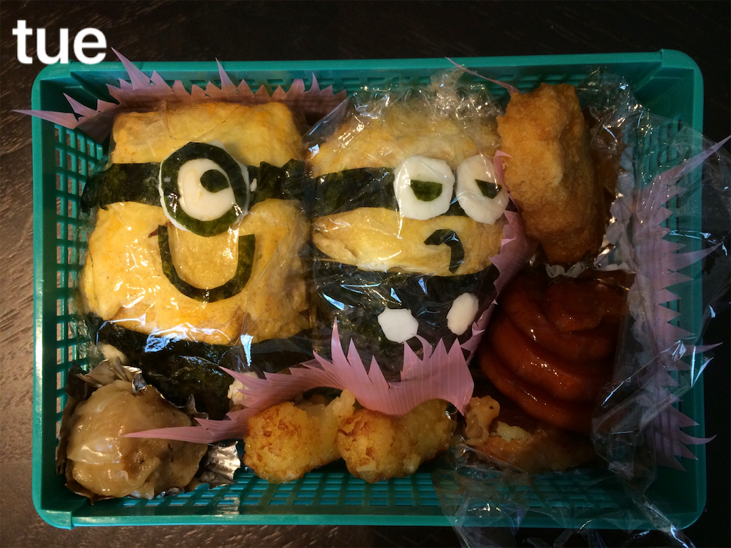 カブトムシの幼虫弁当を作ってみたよ✨ そぼろで土を再現して、白米と海苔で幼虫をイメージ♡ ちょっぴりリアルだけど 子どもは大喜び😂✨ ・成虫も作ったから投稿楽しみにしててね😆 ‐‐‐‐‐‐‐‐‐‐‐‐‐‐‐‐‐‐‐‐‐‐‐‐‐‐‐‐‐‐‐‐‐‐‐‐‐‐‐‐‐‐‐‐‐‐‐‐‐‐ ・100均グッズと作り置きで