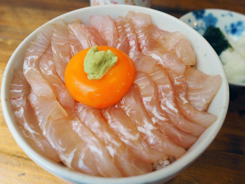 平目の漬け丼「みなと食堂」さん株式会社コジマ笑店