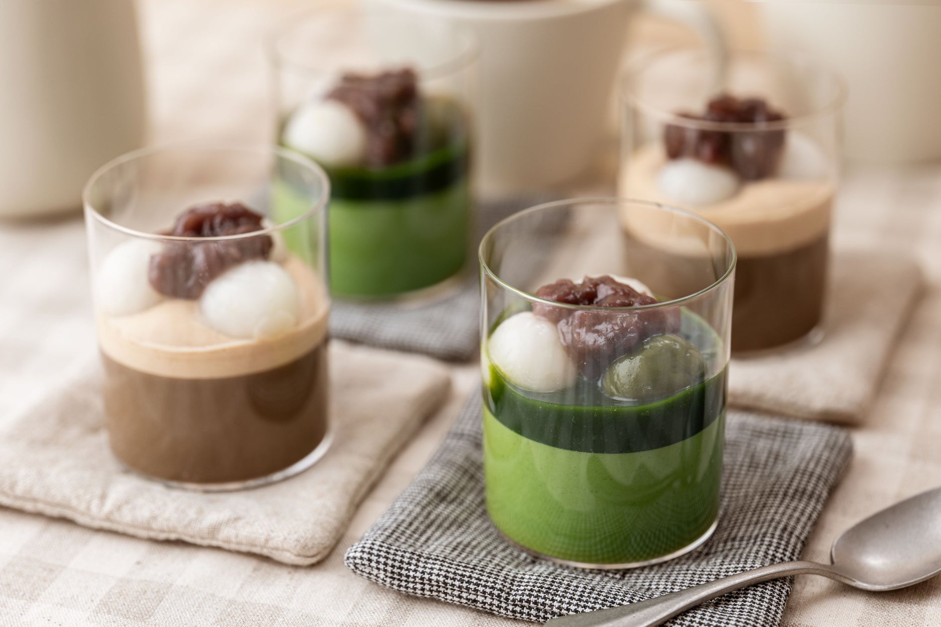 店舗限定メニュー登場！ 茶寮都路里 祇園本店限定「つじりの月」と、伊勢丹店限定「葡萄パフェ」を販売