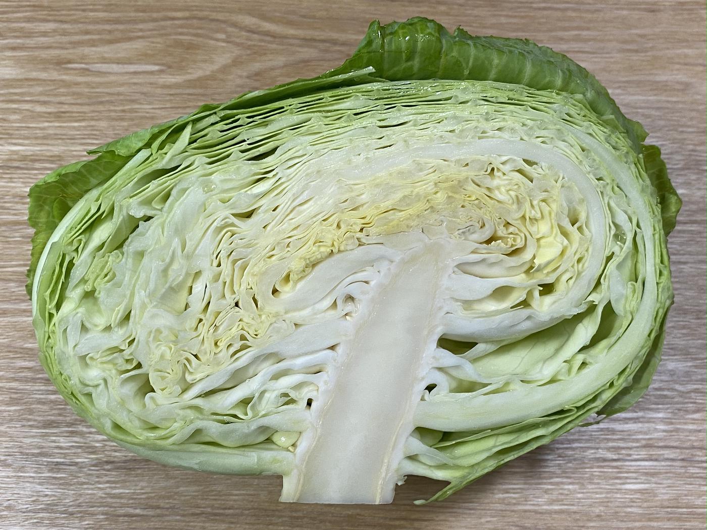 一人暮らし節約レシピ キャベツ 2分の1 のざく切りの切り方!! - YouTube