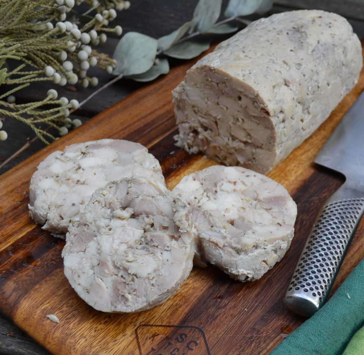 バレンタインレシピ!簡単オシャレな「チョコレートサラミ」 - Yuki's Small Kitchen