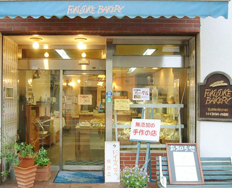 栄町市場内にパン屋さんがオープン！ どこか懐かしいシナモンロールよみもの沖縄CLIPあなたの沖縄旅を豊かにする体験予約サイト・観光情報メディア