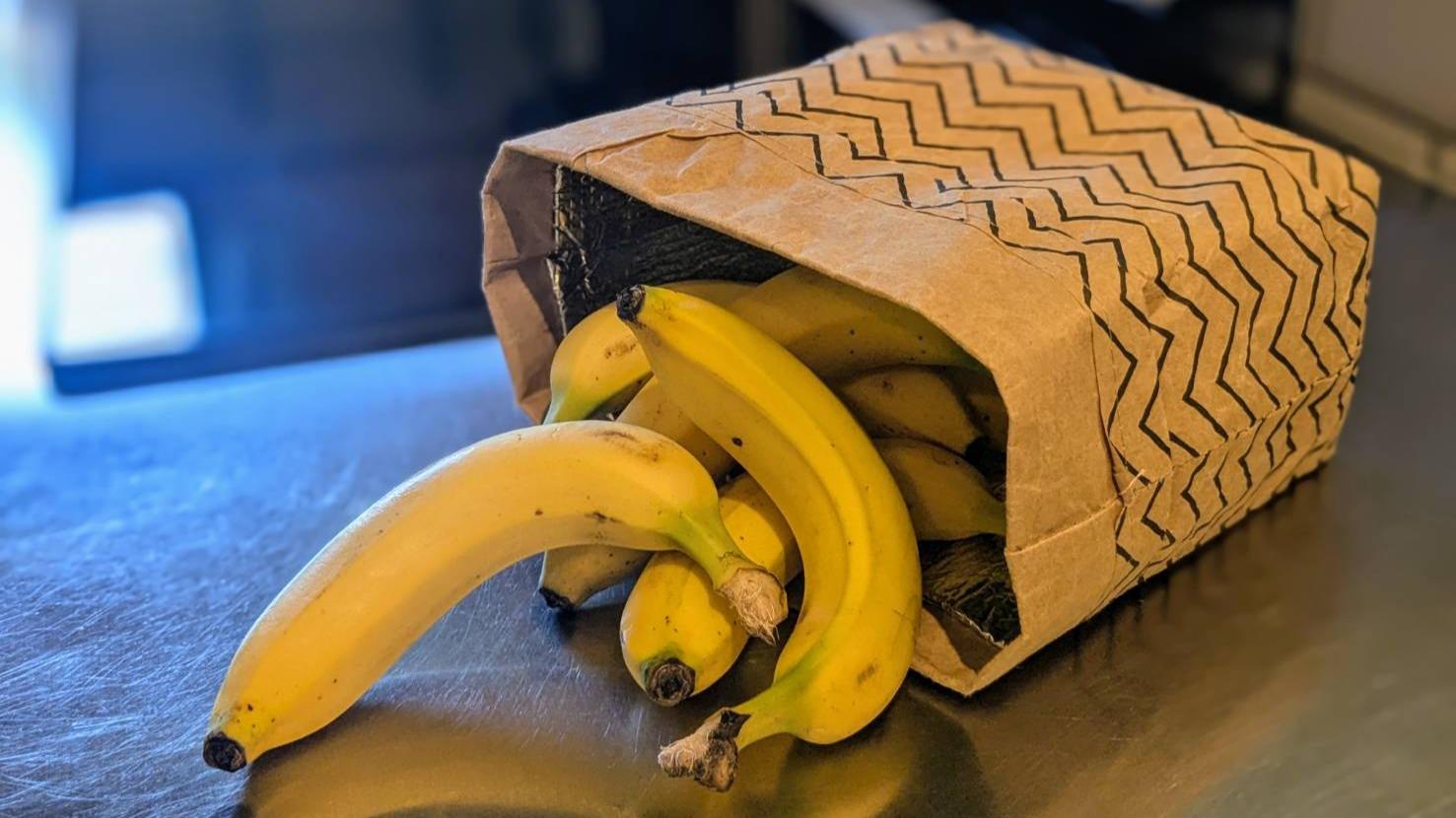 バナナ ひと手間加えれば10日ほど長持ち！あの部分をカットするだけ？「バナナの上手な保管方法」ヨガジャーナルオンライン