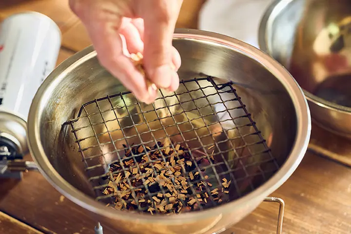 100均で出来る燻製マシーン!自作のコツとおすすめレシピ海外試住ナビ