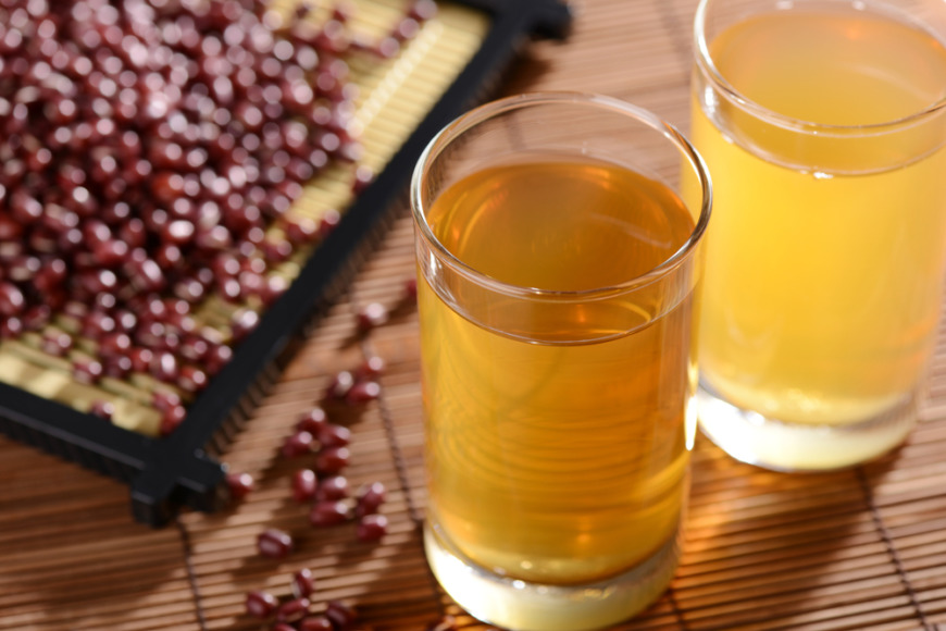 小豆茶🫘の作り方をリールで作りました!, 小豆は体に湿がある子、ある人によい食材です。, 湿はいろんなところから体表にでてきます。,出てこない場合は、浮腫がでますよ。, お茶にしてもよいし、小豆じたいを煮てあげても🙆♀️,皮が消化しにくいかもしれないので、煮てあげる時は刻んであげる方が優しいかもです。, 消化不良をおこさないよう、あげすぎはダメですよ!,