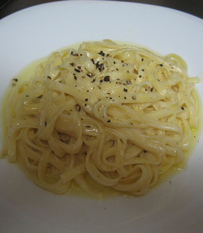 ベーコンとニンニクのフェットチーネ