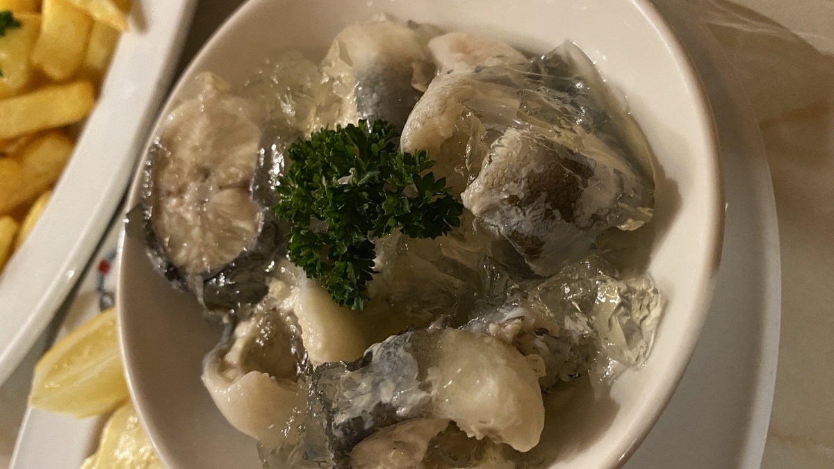 見た目があまりにも衝撃的なイギリスの伝統料理「うなぎのゼリー寄せ」を現地で実際に食べてきたよレポート - ライブドアニュース