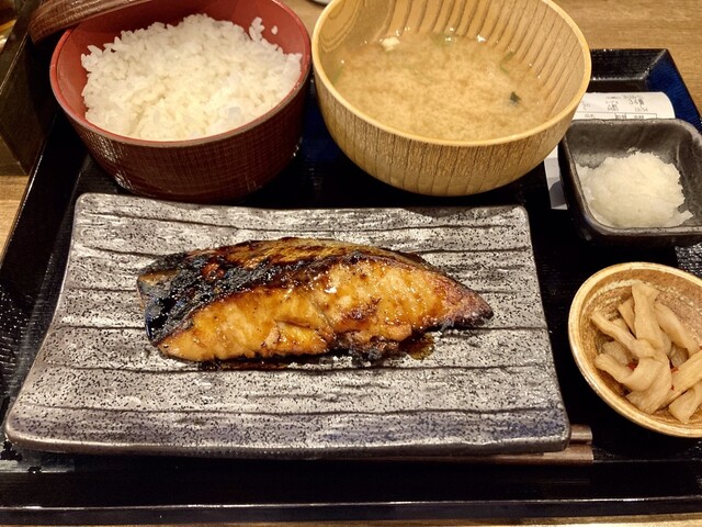 銀ひらすの照り焼き定食』by あらなみ : しんぱち食堂 田町店 - 田町 食堂食べログ