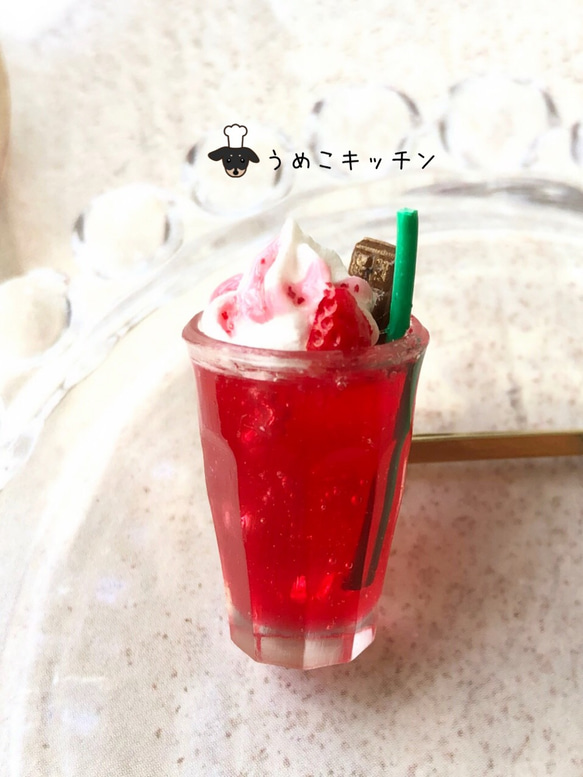 イチゴフロート - No: 24980835写真素材なら「写真AC」無料 フリー ダウンロードOK