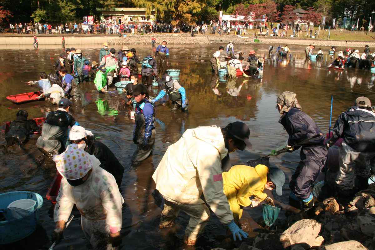 つれづれ蕎麦 大宮 「久霧」 抜き実の粒が紡ぐ感動の「手挽きそば」