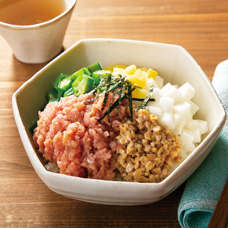 豚肉はこの分量で白だしいれてしゃぶしゃぶみたいにすると最高の豚とろろ丼になりますレシピは↓ 納豆､オクラ、たくあん､長芋､梅干し1つ、卵黄､お水600mlと白だし大2を入れて茹でた豚肉100gにめんつゆ大1.5､わさび小1 2、ごま油小1を混ぜたタレをかけて刻み海苔、白