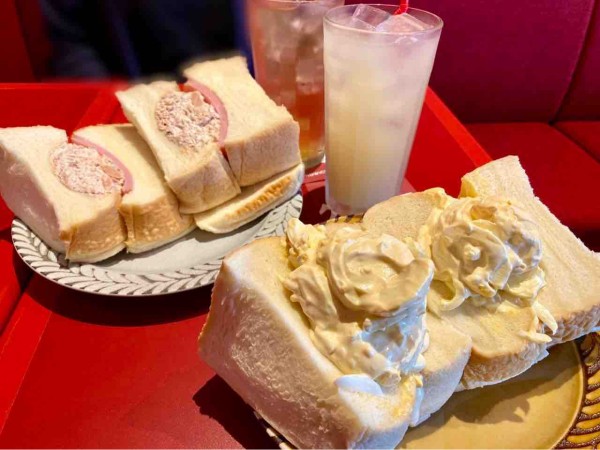 こんにちは。ふかふか食感のパンを思う存分堪能したい編集部酒井です。 いつでもクリスマスの世界観に浸れる話題のお店「GINZA SANDWICH &PARFAIT メリークリスマス」さん。 銀座の名店・喫茶アメリカンで修業したオーナーが作るタマゴサンドは、1人前に焼きたての食パン