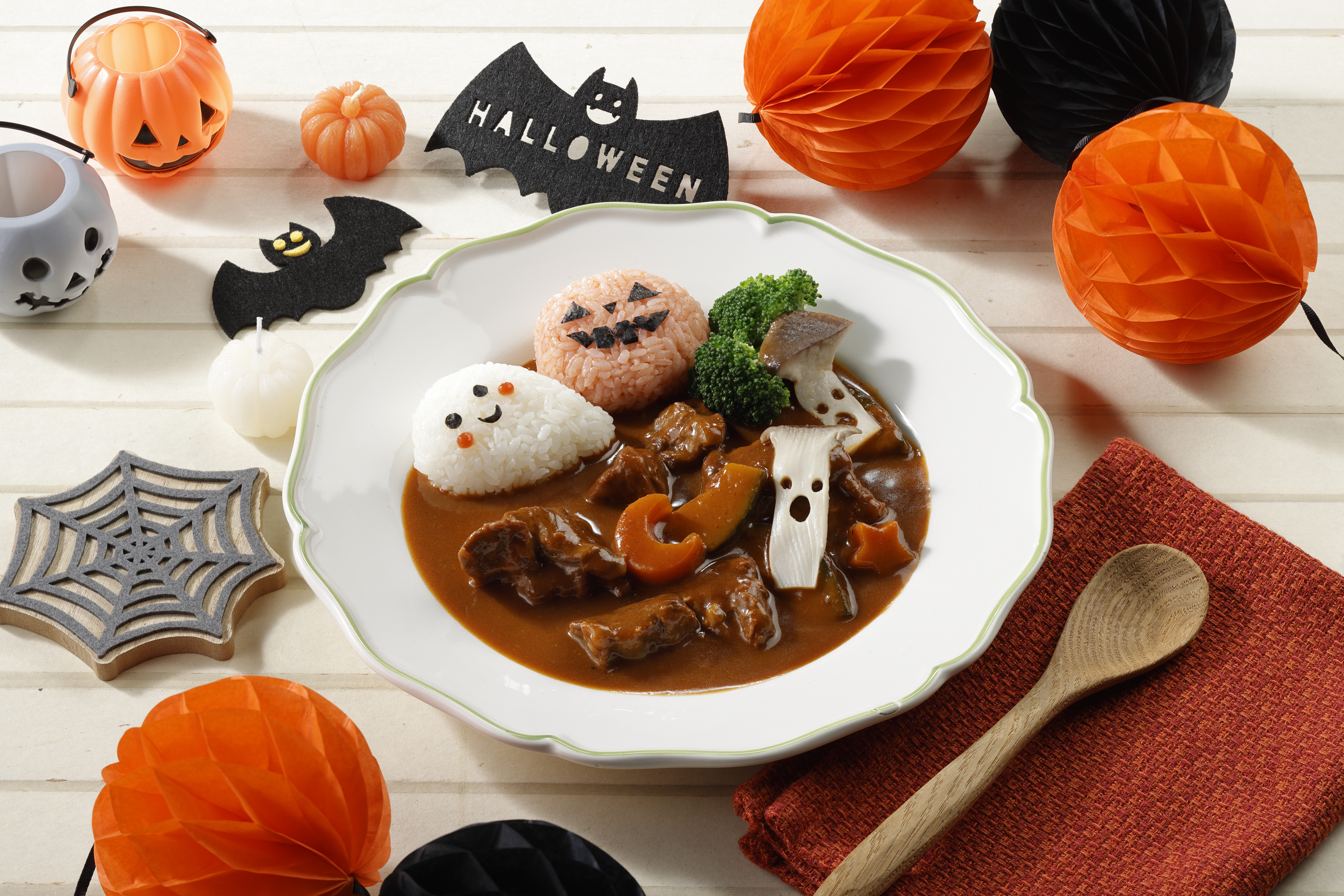 ハヤシライスの朝ごはん。ハインツのデミグラスソースを使って。おとうちゃん、週末どっか連れてってえな