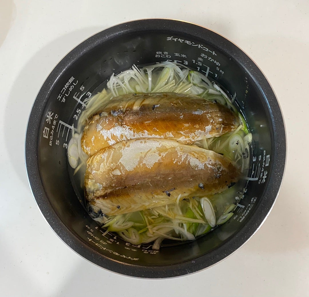 セブン総菜の『さばの塩焼き』と梅干しで超時短な「梅さば炊き込みご飯」作ってみた！うま味満点♡ 家事ヤロウ!!!『あたらしい日日』こんな時代のニューノーマルな暮らし方。食と農、生活情報をお届けします