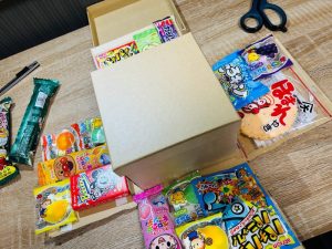100均DIY お菓子BOX作り方 サプライズボックス- YouTube