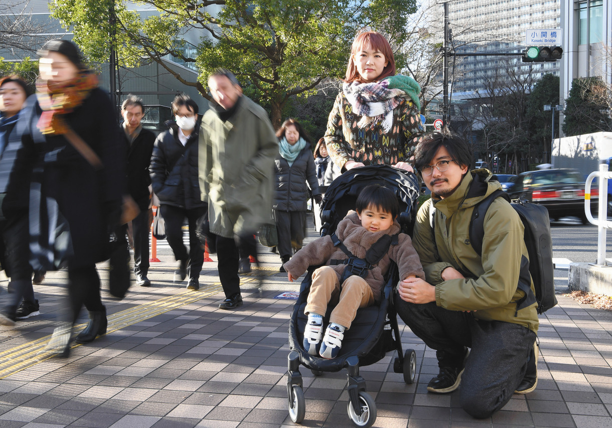 満員電車でのスーツケース問題！ 周りから邪魔に思われていない？ 