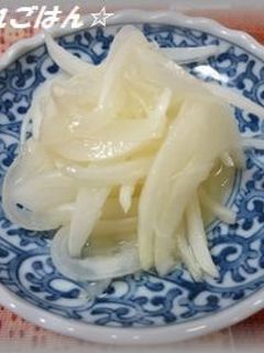 箸休めやアレンジで大活躍！「新玉ねぎの甘酢漬け」の作り方