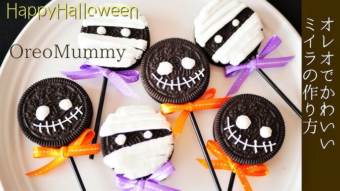 今月末はHalloween🎃があるので､今日はオレオクッキーをアレンジして『クモ』を作りました‼︎ 材料は､オレオクッキー､マーブルチョコ､プリッツ､板チョコの４つです😆まずは､オレオクッキーにプリッツをくっつけて土台作りに挑戦⭐️ 力加減が強過ぎるとクッキーが割れて