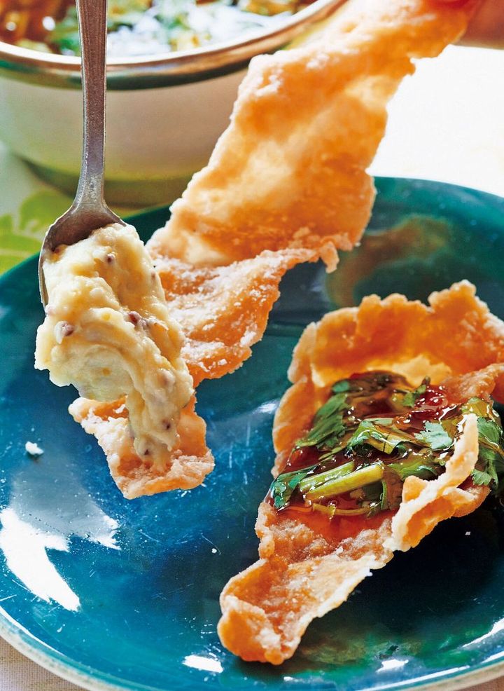 クリスピーささみスティック , 薄切りにしたささみに天かすをまとわせることで衝撃のサクサク感を再現！,ひと口食べたらホンマに止まらんくなるのでぜひ！,材料 , ささみ200g, めんつゆ大さじ2, おろしにんにく4㎝, おろししょうが4㎝,片栗粉大さじ3, 天かすたっぷり, サラダ油適量, ※青のり, ※マヨ,作り方 , ①ささみを薄くスライス,