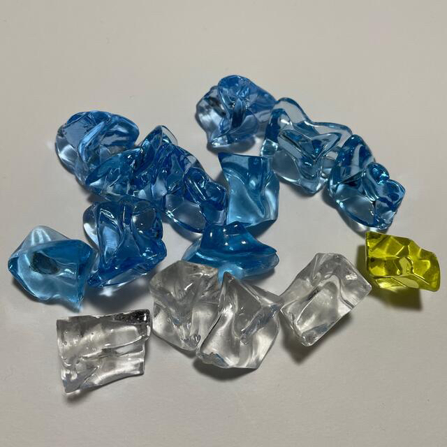 アクリル氷アイス L ビー玉の販売や店舗ディスプレイ用品や装飾品などの通販サイト。飾り素材は大阪「飾りやドットコム」