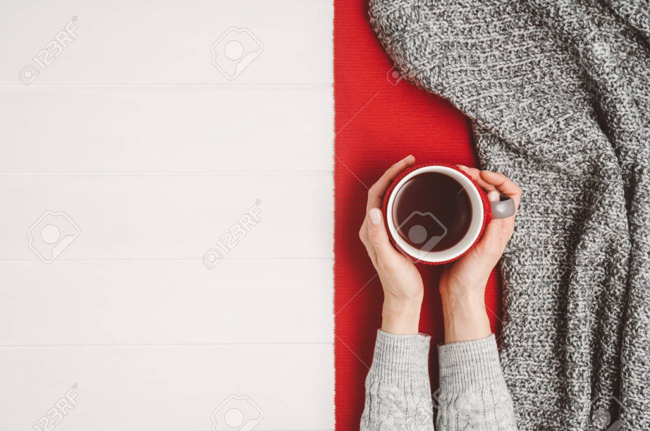 手 カップ マグカップ 持つのイラスト素材 - PIXTA